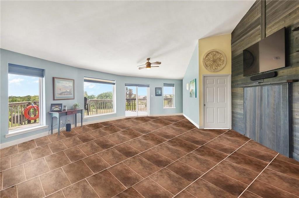 1504 W Saint Louis Avenue, Seadrift, Texas image 3