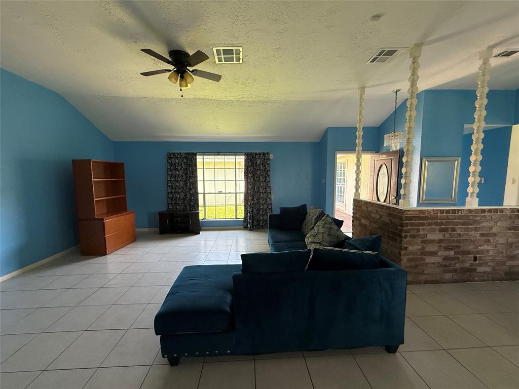 710 Fawnwood Drive, Missouri City, Texas image 5