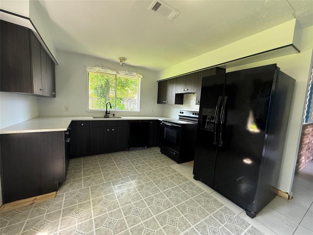 710 Fawnwood Drive, Missouri City, Texas image 10