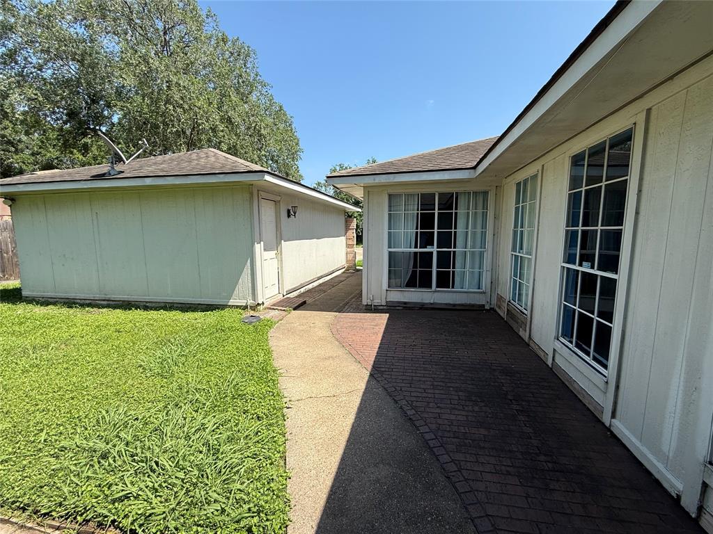 710 Fawnwood Drive, Missouri City, Texas image 3