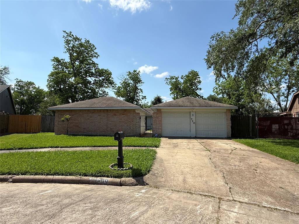 710 Fawnwood Drive, Missouri City, Texas image 1