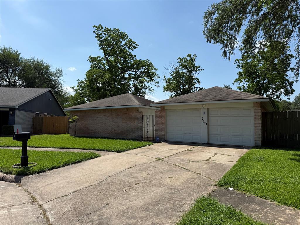 710 Fawnwood Drive, Missouri City, Texas image 24