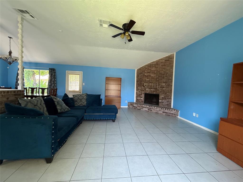 710 Fawnwood Drive, Missouri City, Texas image 6