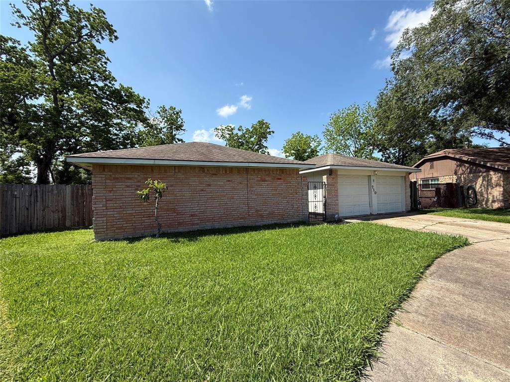 710 Fawnwood Drive, Missouri City, Texas image 2