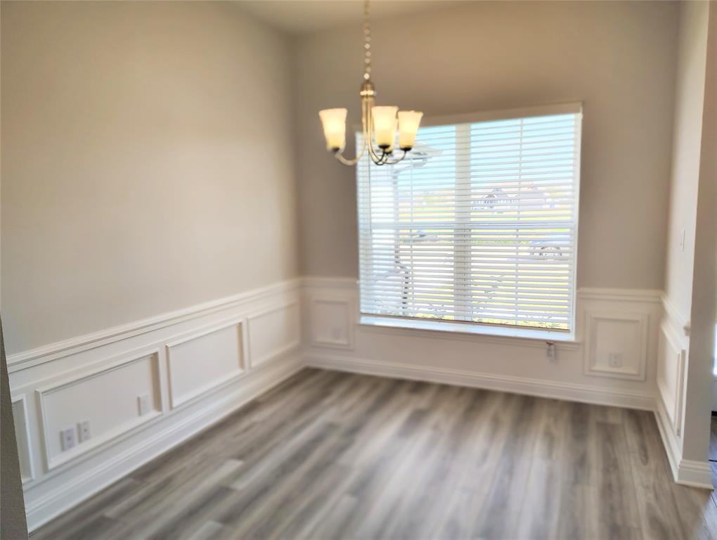 10 Gemstone Court, Angleton, Texas image 3