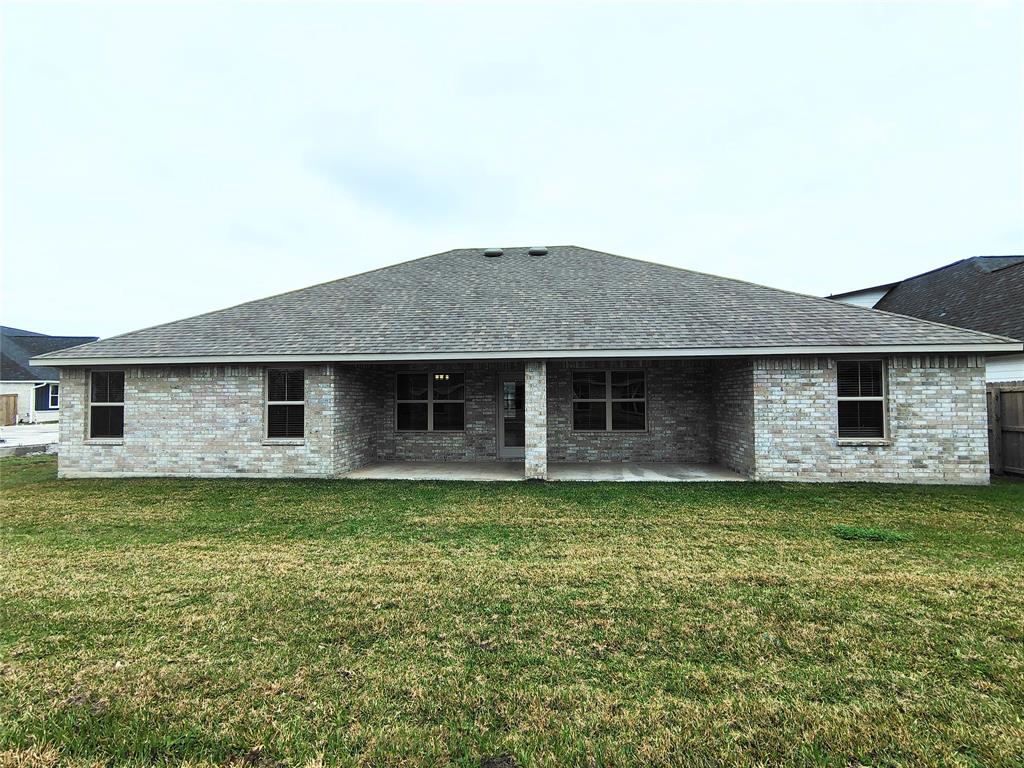 10 Gemstone Court, Angleton, Texas image 13