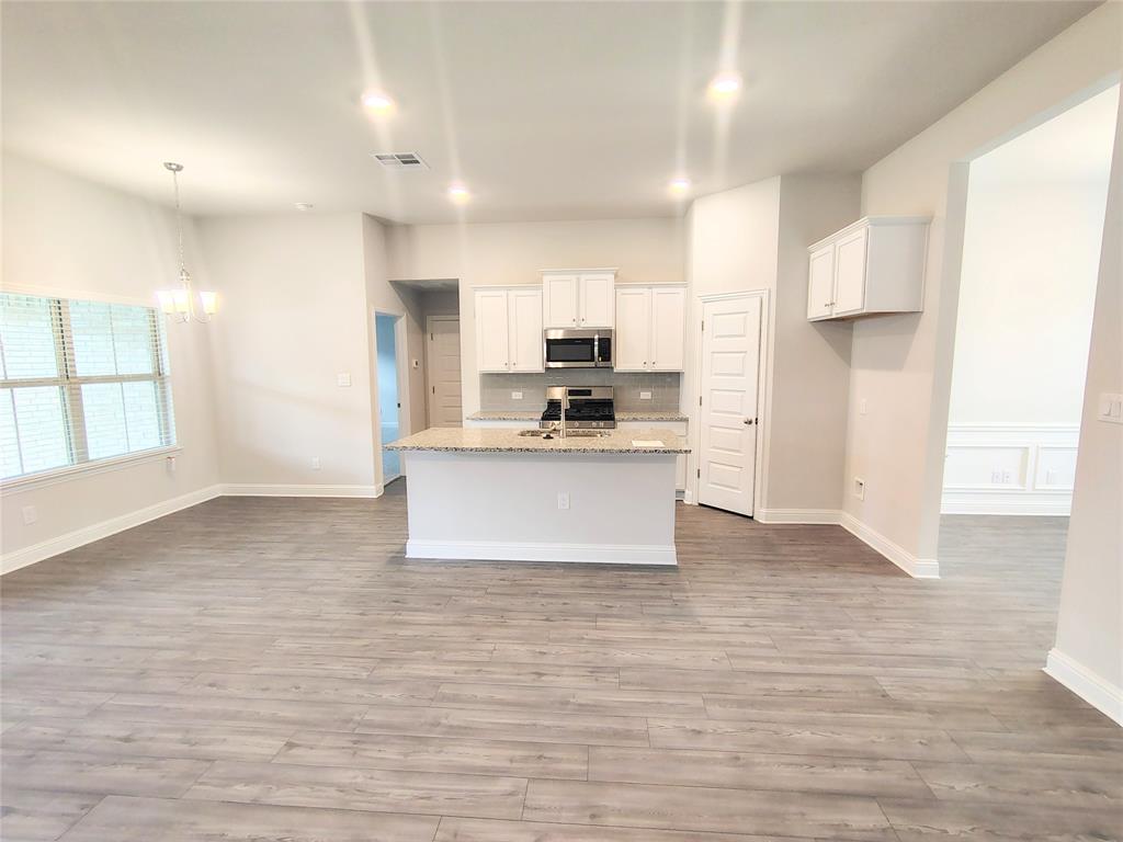 10 Gemstone Court, Angleton, Texas image 8
