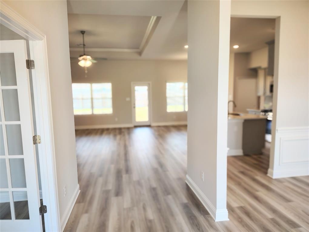 10 Gemstone Court, Angleton, Texas image 2