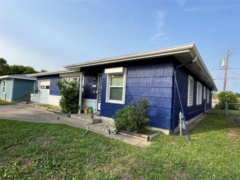 Single Family Residence in Galveston TX 12 Lyncrest Drive 1.jpg