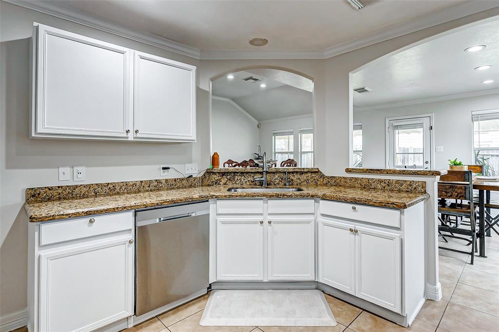 5902 Camron Point Circle, Katy, Texas image 10