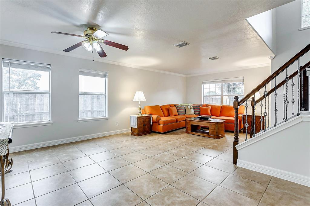 5902 Camron Point Circle, Katy, Texas image 4