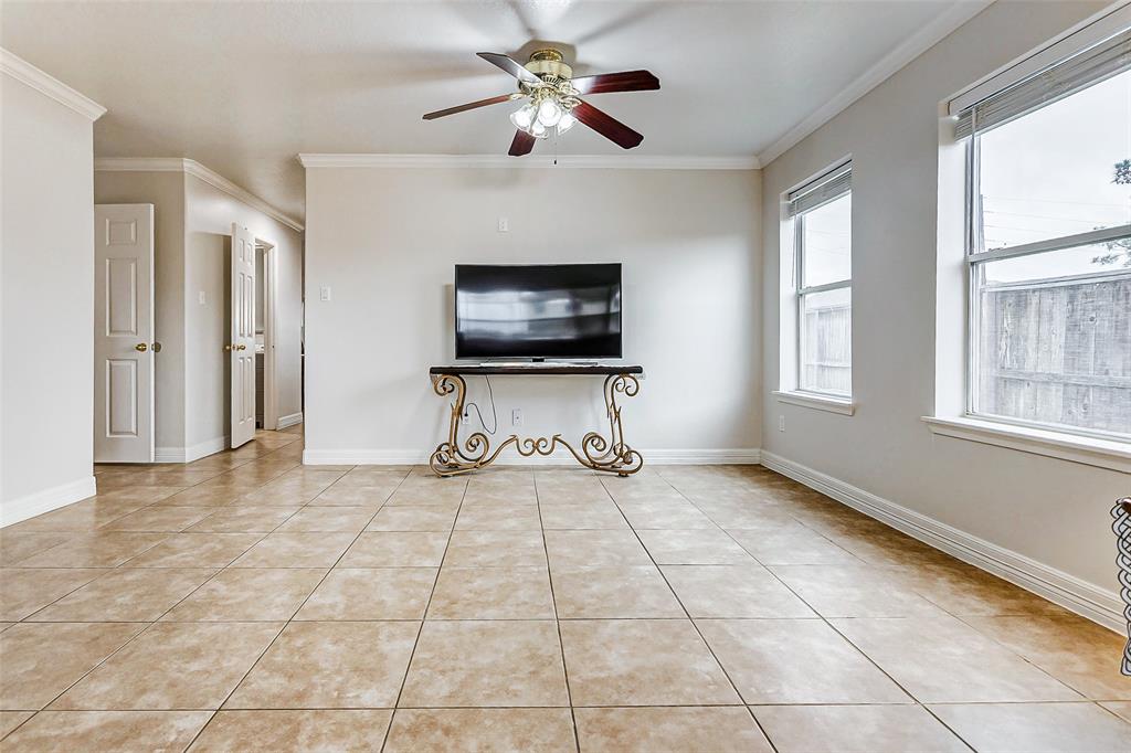 5902 Camron Point Circle, Katy, Texas image 5
