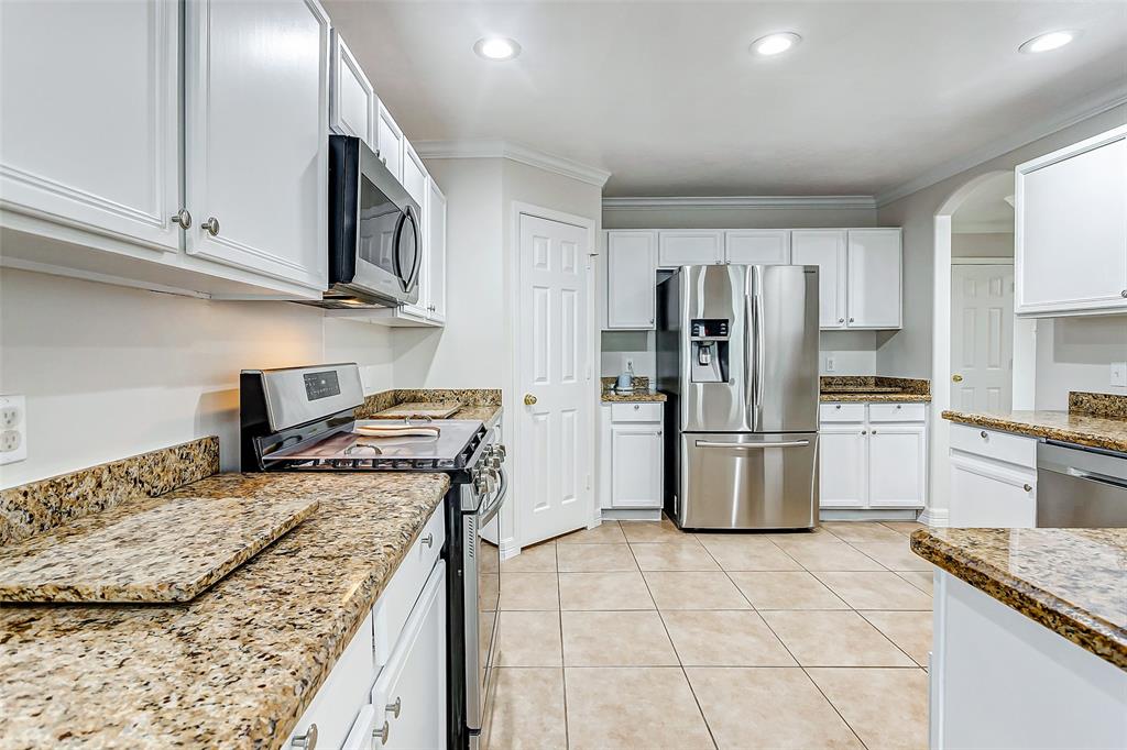 5902 Camron Point Circle, Katy, Texas image 12