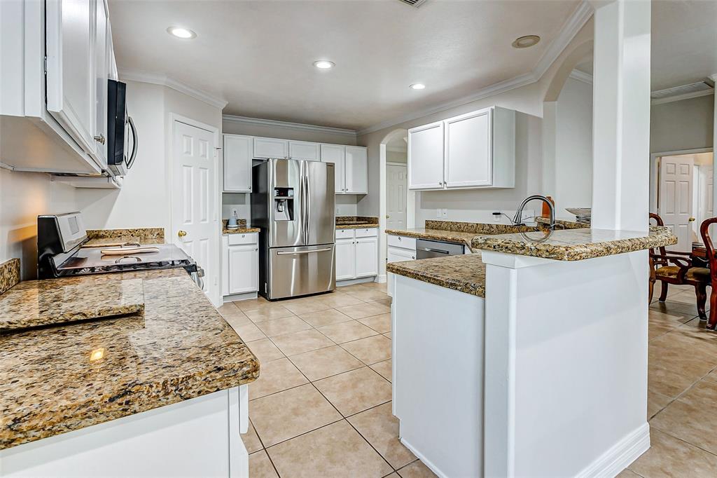 5902 Camron Point Circle, Katy, Texas image 13