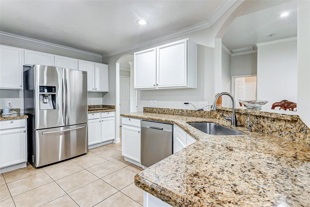 5902 Camron Point Circle, Katy, Texas image 11