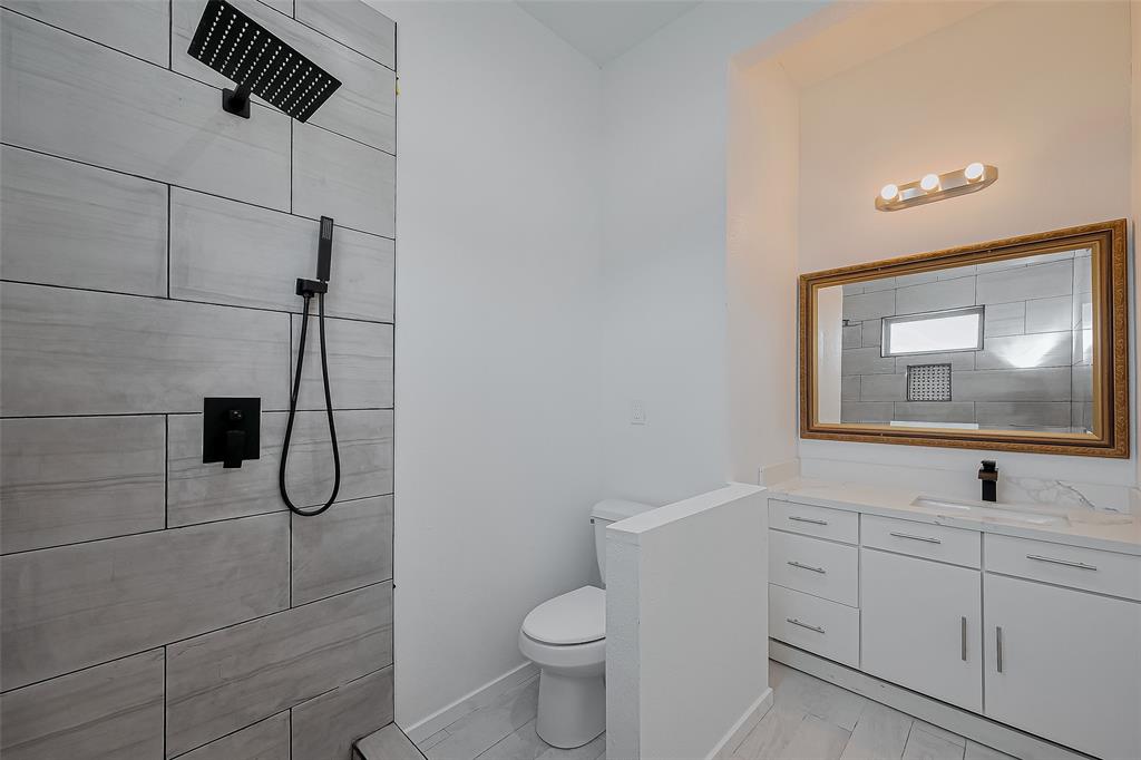 581 Road 51022, Cleveland, Texas image 35
