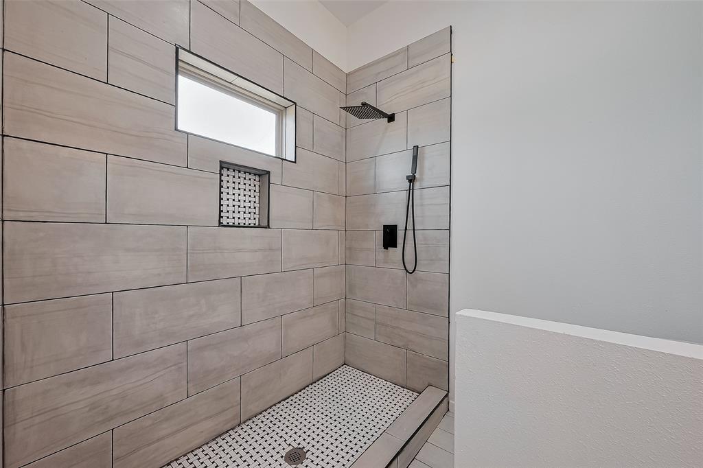 581 Road 51022, Cleveland, Texas image 32