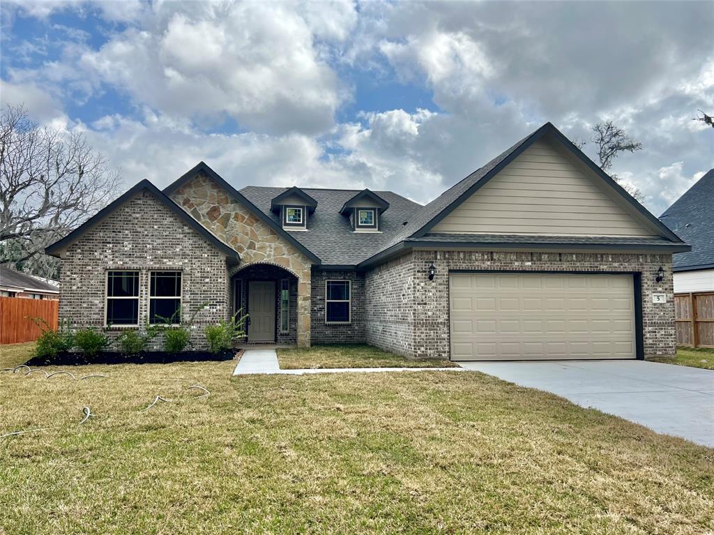 5 Seminole Court, West Columbia, Texas image 1