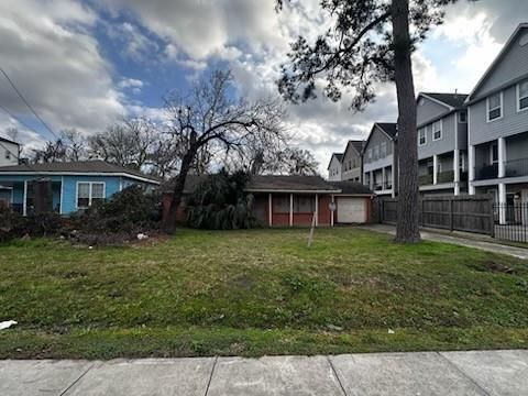 Photo of 1240 W 26th Street, Houston, TX 77008 (MLS # 20871655)