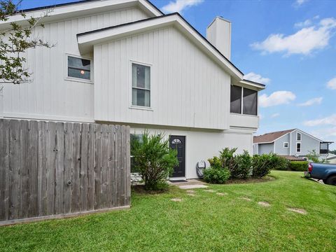 10 April Point Drive N Conroe TX 77356