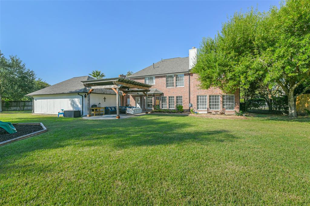 916 Laurelfield Drive, Friendswood, Texas image 27