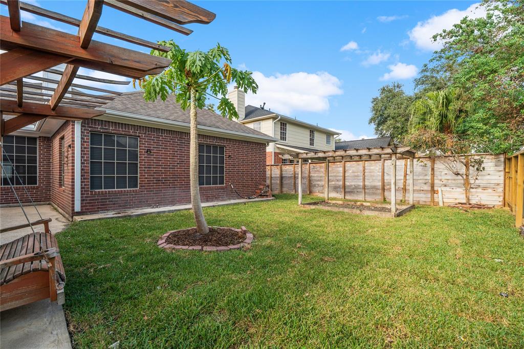 2425 Dixie Woods Drive, Pearland, Texas image 35