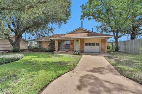 Photo of 3919 Gardendale Drive, Houston, TX 77092 (MLS # 91646367)