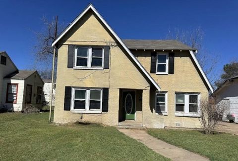 Photo of 1812 Elizabeth Avenue, Wichita Falls, TX 76301 (MLS # 67884345) Photo of 1812 Elizabeth Avenue, Wichita Falls, TX 76301 (MLS # 67884345)