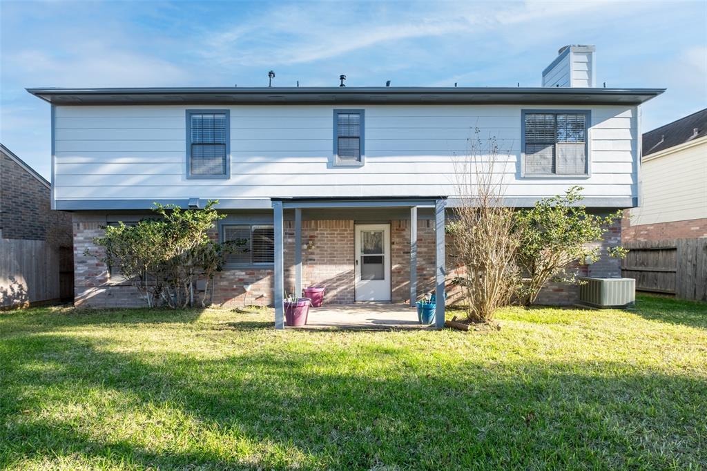 Sugar Land, Texas 77479, United States, 4 Bedrooms Bedrooms, ,3 BathroomsBathrooms,Residential,Pending,87588