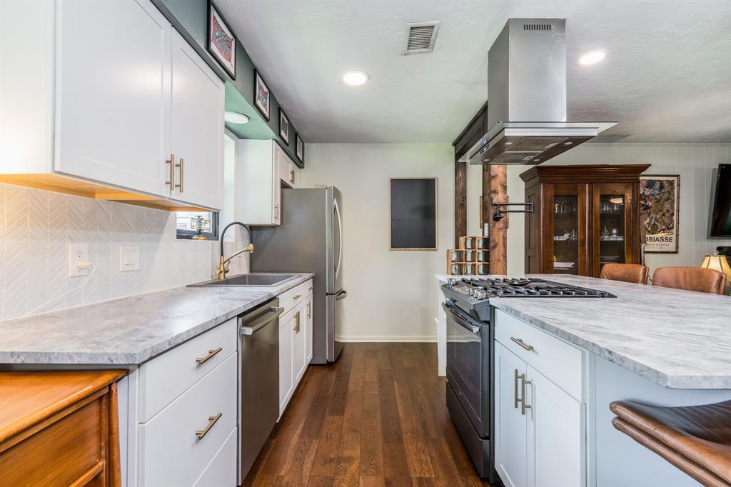 211 S Poplar Street, Tomball, Texas image 10