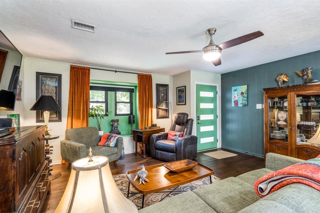 211 S Poplar Street, Tomball, Texas image 9
