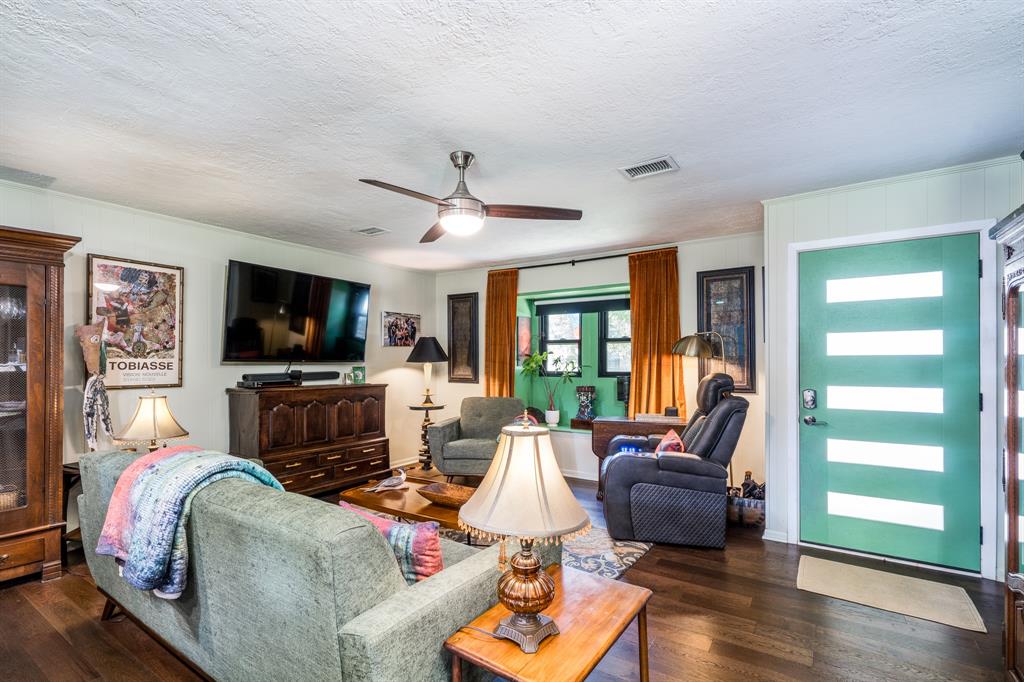 211 S Poplar Street, Tomball, Texas image 8