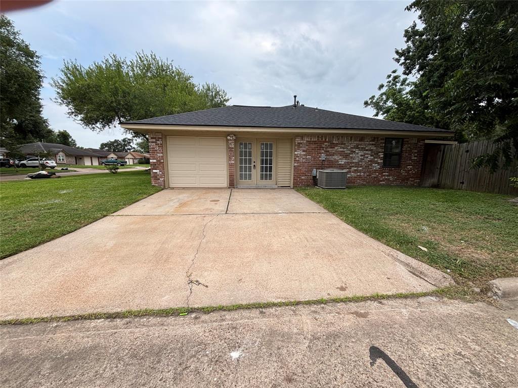1214 E Rutgers Lane
