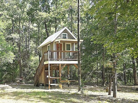 Photo of 400 Becker Boulevard, Livingston, TX 77351 (MLS # 94441028) Photo of 400 Becker Boulevard, Livingston, TX 77351 (MLS # 94441028)