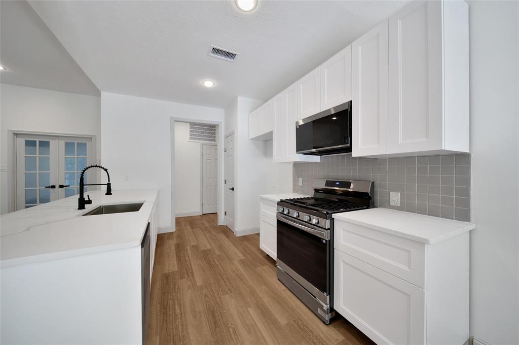 2 Wintergreen Trail, The Woodlands, Texas image 10