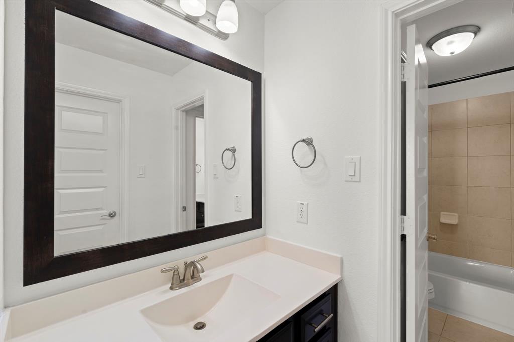 4615 Hollow Chase Lane, Sugar Land, Texas image 37