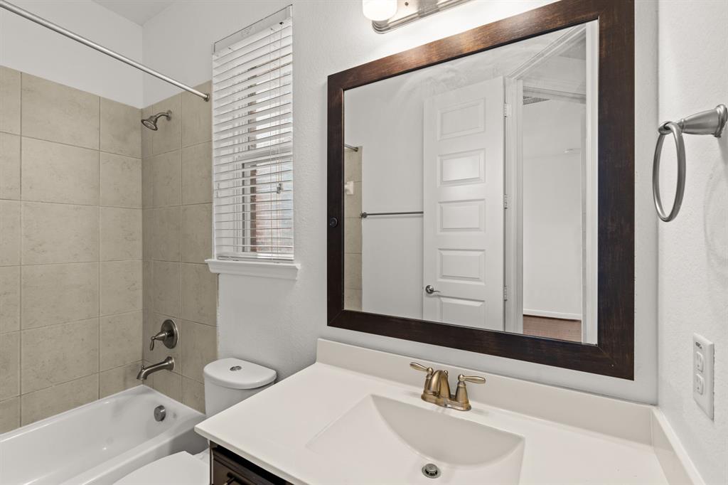 4615 Hollow Chase Lane, Sugar Land, Texas image 28