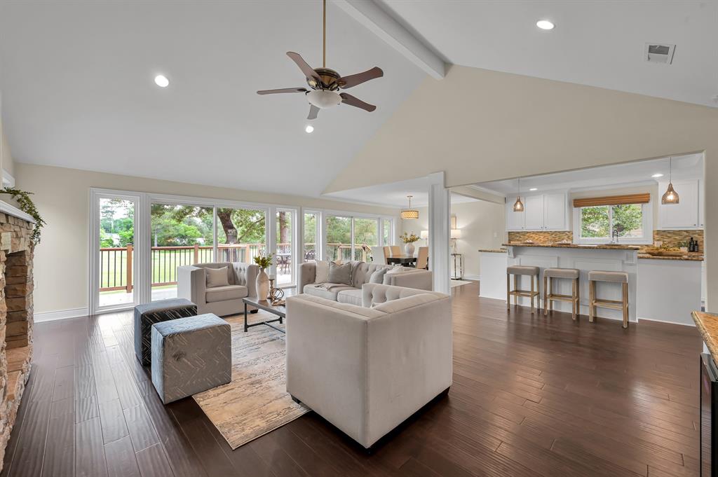 106 S Timber Top Drive, The Woodlands, Texas image 7