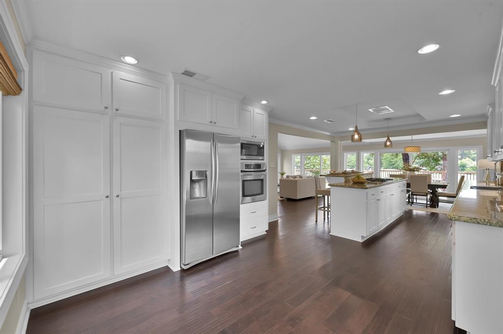 106 S Timber Top Drive, The Woodlands, Texas image 25