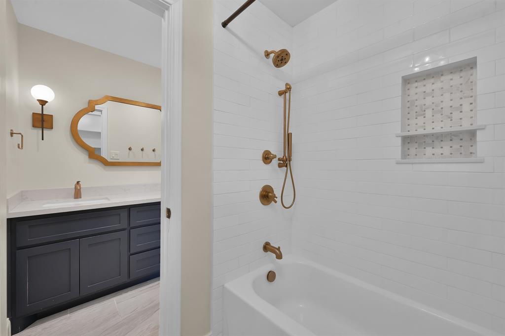 106 S Timber Top Drive, The Woodlands, Texas image 37