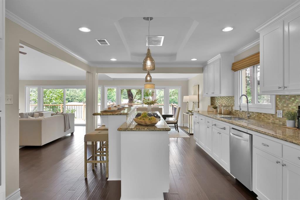 106 S Timber Top Drive, The Woodlands, Texas image 19