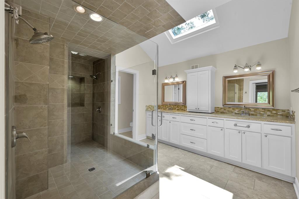 106 S Timber Top Drive, The Woodlands, Texas image 29