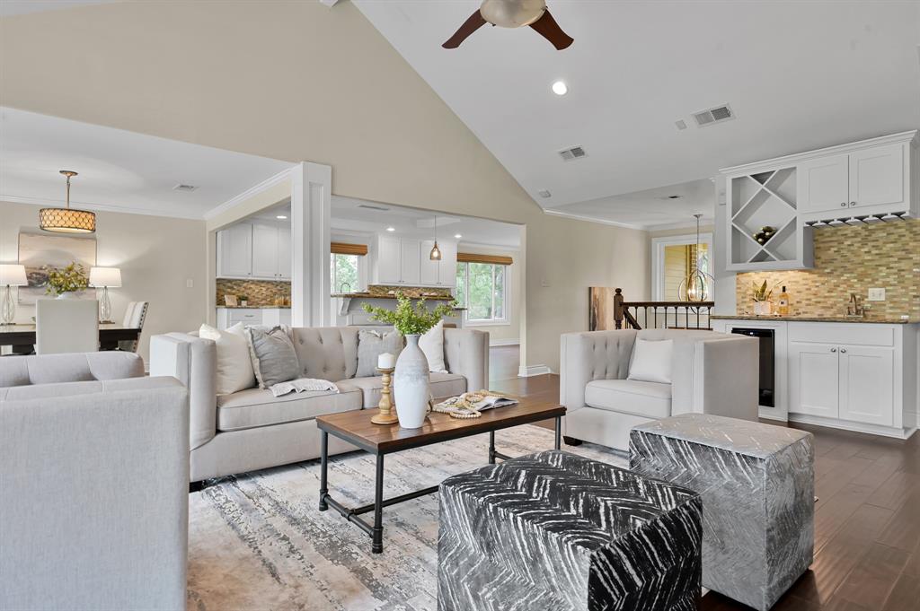 106 S Timber Top Drive, The Woodlands, Texas image 12
