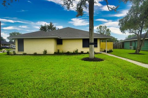 A home in Lake Jackson