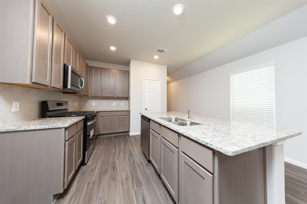 2352 Mooneye Court, Conroe, Texas image 5