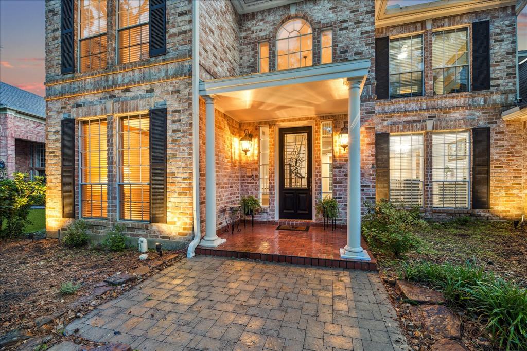 6 Windmeadow Place, The Woodlands, Texas image 2
