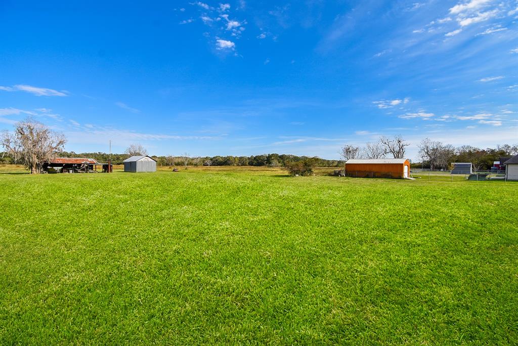 208 Silverleaf Road, Sweeny, Texas image 2