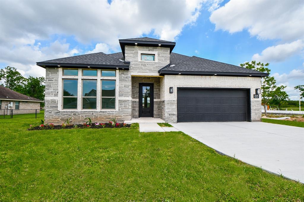 208 Silverleaf Road, Sweeny, Texas image 1