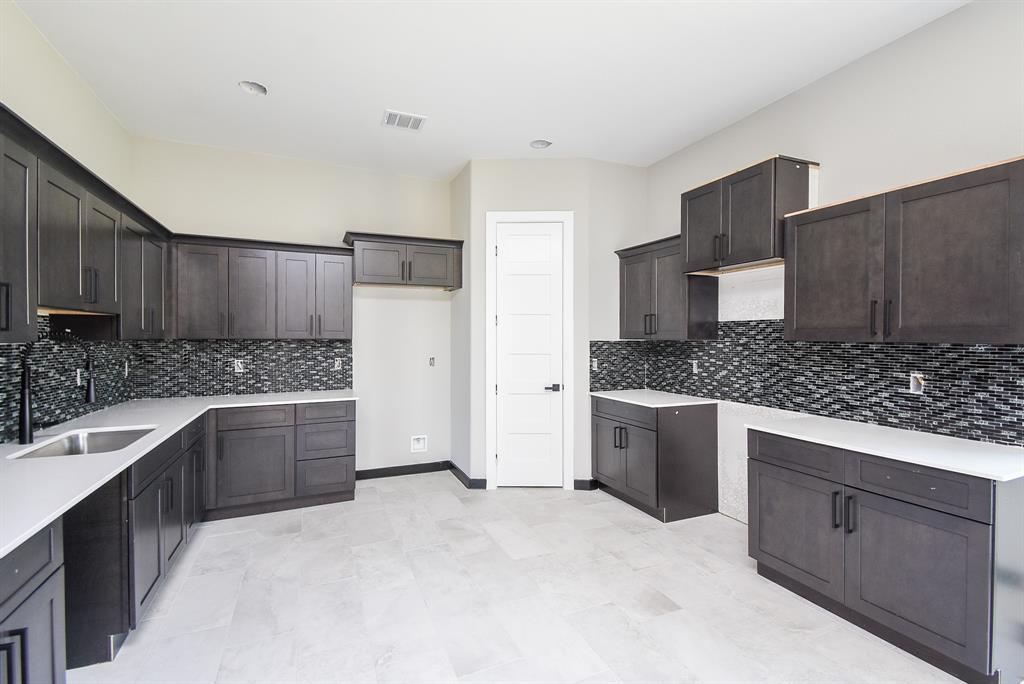 208 Silverleaf Road, Sweeny, Texas image 3