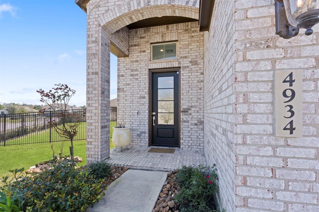 4934 Chester Lake Lane, Porter, Texas image 8